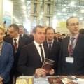 <p>Дмитрий Медведев на выставке "Интурмаркет" 2013: стенд Москвы ему показывает Георгий Мохов, замруководителя Москомтуризма.
Фотографии предоставлены Москомтуризмом.</p>