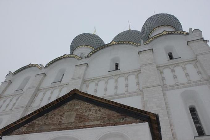Россия - Успенский Собор Ростовского Кремля, полностью отреставрированный в 2004 году и ныне действующий, единственный действующий храм на территории Ростовского Кремля.