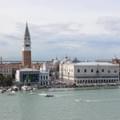 <p>Costa Magica, выходя из Венеции, проходит прямо рядом со знаменитой площадью Сан-Марко.</p>