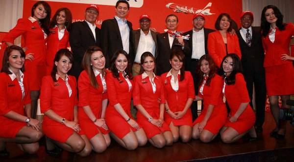 Стюардессы авиакомпании  AirAsia 