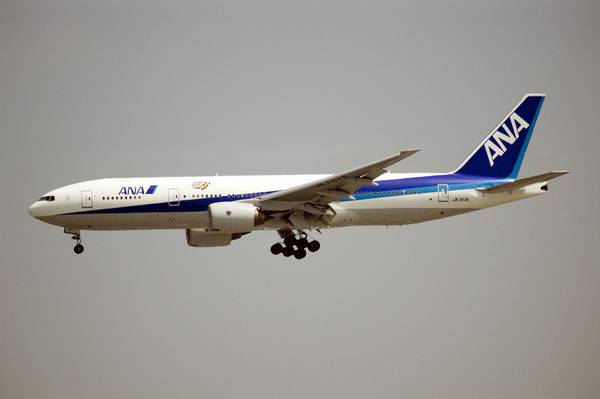 Лайнер Boeing-737 авиакомпании  All Nippon Airways 