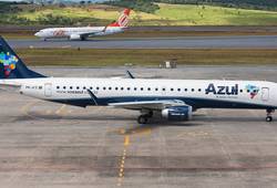 Лайнер Embraer 190 авиакомпании Фото Azul Brazilian Airlines 