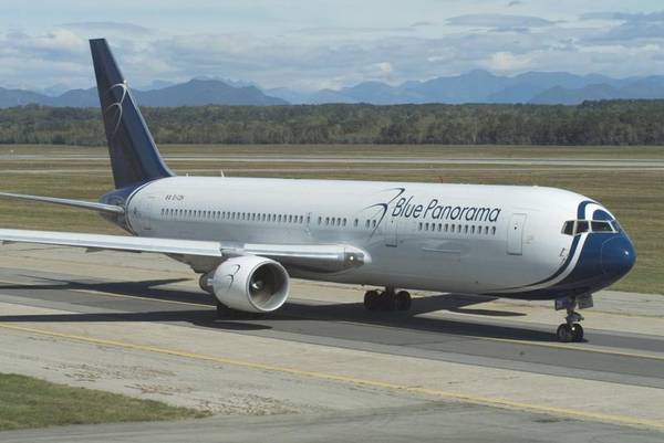Лайнер Boeing-757 авиакомпании  Blue Panorama 