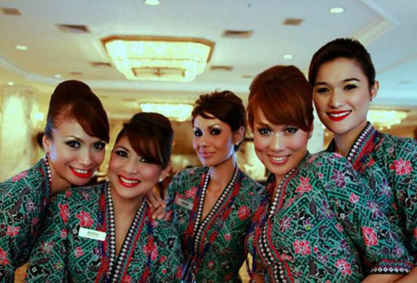 Стюардессы авиакомпании  Malaysian Airways 