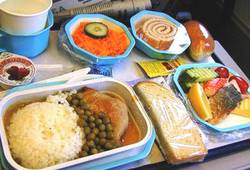 Завтрак в салоне лайнера Airbus A-320 авиакомпании Фото Mongolian Airlines 
