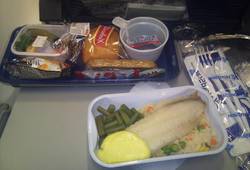 Завтрак в салоне лайнера Boeing-737 авиакомпании Фото NordStar Airlines 