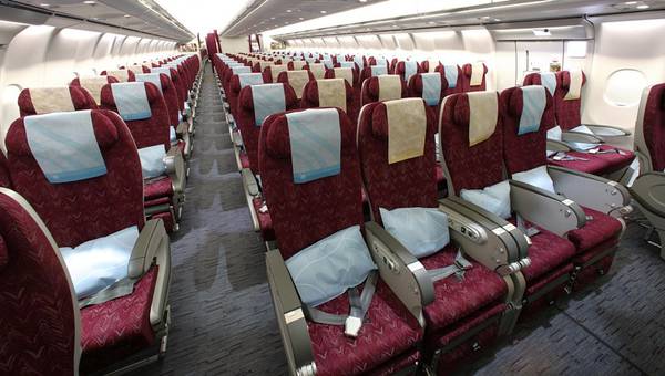 В салоне лайнера Airbus A-340 авиакомпании  Qatar Airways 