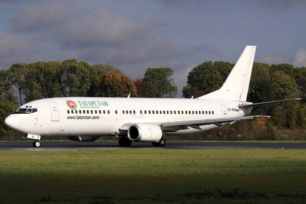 Лайнер Boeing-737 авиакомпании  Татарстан 