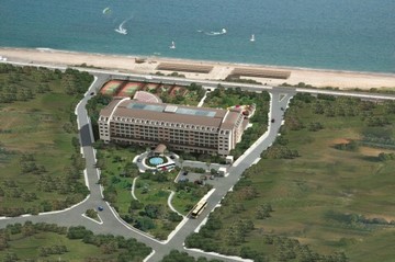 Вид сверху на отель Laphetos Beach Resort 5*