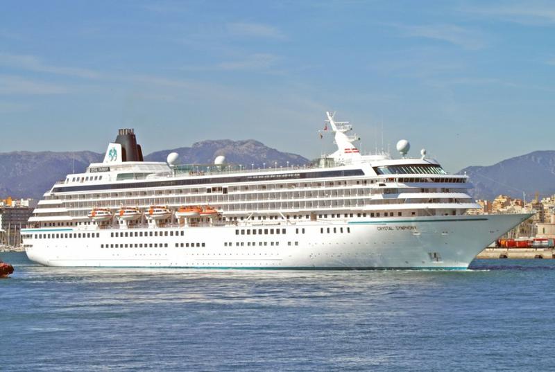 «Crystal Cruises» вводит запрет на курение во внутренних помещениях лайнеров