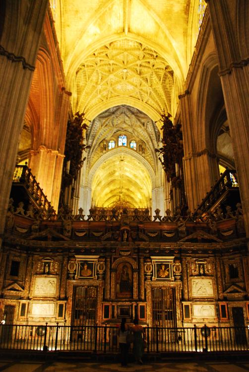 Испания - Но еще больше поражает размер собора. Это третий по величине в мире Кафедральный собор в готическом стиле (после Собора Святого Петра в Риме и Собора Святого Павла в Лондоне)