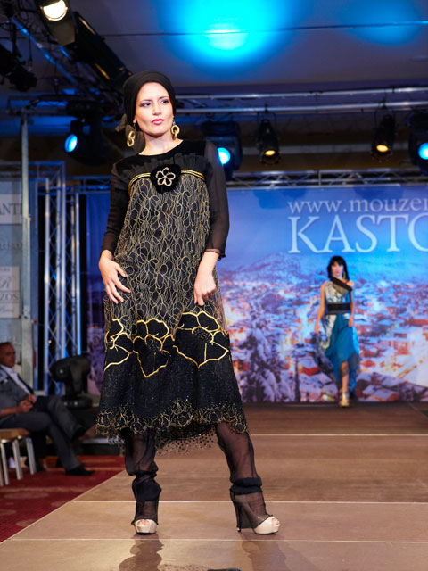 Модное дефиле открыли новые коллекции талантливых дизайнеров Русудан Кобяковой и Антонины Шаповаловой.