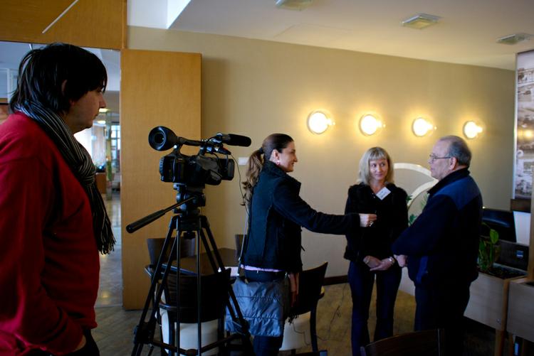 Представитель Валтекс Тревел Ольга Горшкова дает интервью сербскому телевидению.