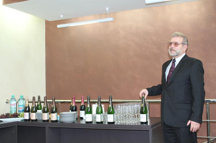 Дегустация крымских шампанских вин, интересный рассказ представителя Министерства туризма