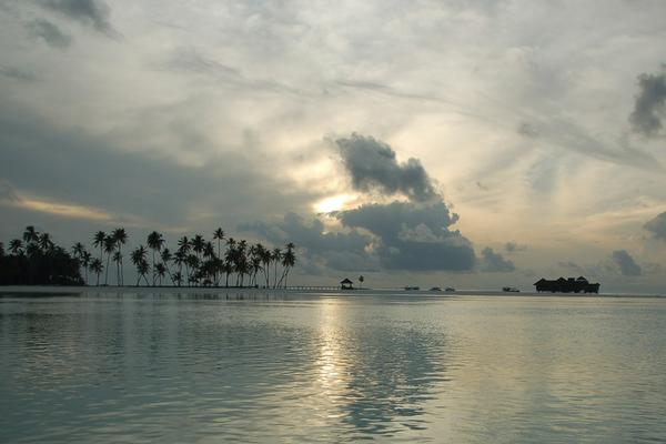 закат на острове Lankanfushi