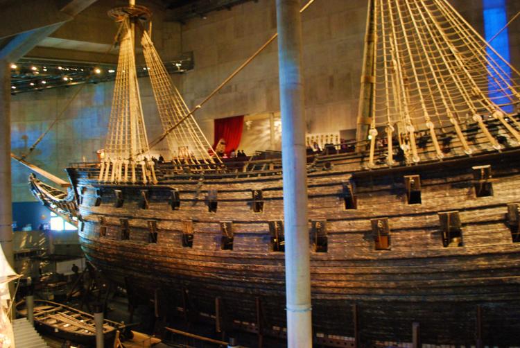 Стокгольм, в музее Васы

В музее Васы в Стокгольме можно увидеть по настоящему гигантский, сохранившийся с XVII века корабль