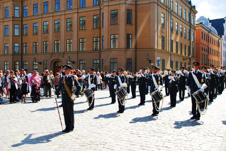 Стокгольм, смена караула во дворце. Играет Королевский оркестр