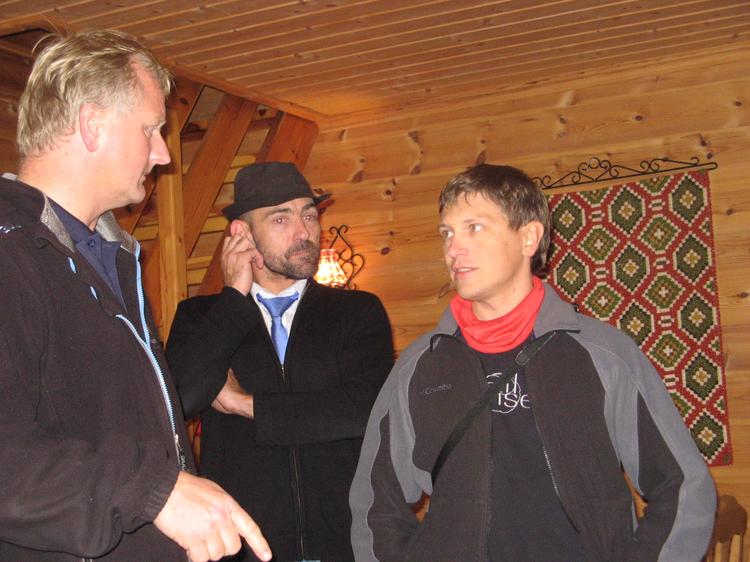 Представитель курорта Миркдален (самый левый на фото) рассказывает о перспективах горнолыжного курорта