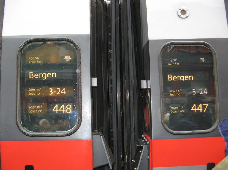 В Мирдале можно сделать пересадку, чтобы доехать до Восса и дальше в Берген, но уже более современным поездом по Бергенской железной дороге