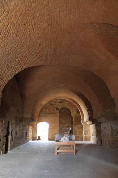 UTHINA руины великолепного римско-капитолийского Храма
известные как Henshir Oudna
