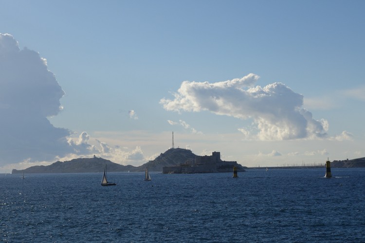 Саммит в круизе Атлантис Лайн. Вид на легендарный замок описанный в романе Дюма как замок «Иф».