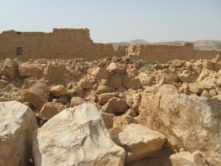 Крепость Массада на Мертво море.