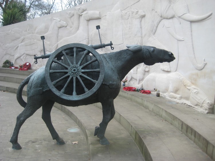 Великобритания - Мемориал "Животные на войне"  в Лондоне.