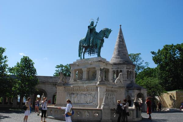 Памятник Св. Иштвана - основателя венгерского государства.