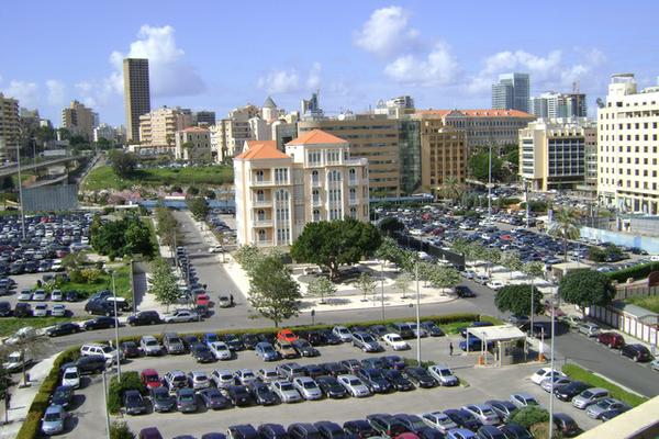 Одна из оживленных улиц в центре Бейрута