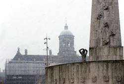 <p>Площадь Дам. Национальный монумент и королевский дворец</p>. Фото , Нидерланды