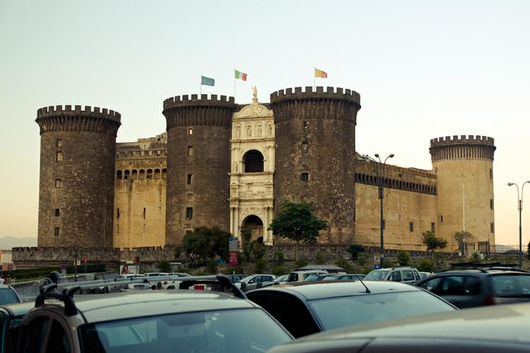 Италия - Кастел Нуово (Новый замок) - замок Анжуйской династии