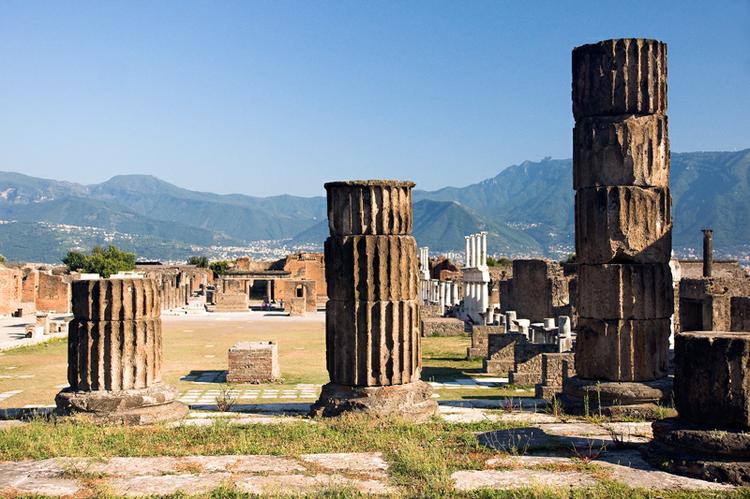 Италия - Колонны храма Юпитера