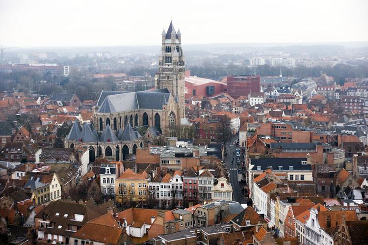 Бельгия - С колокольни открывается вид на как будто игрушечный город