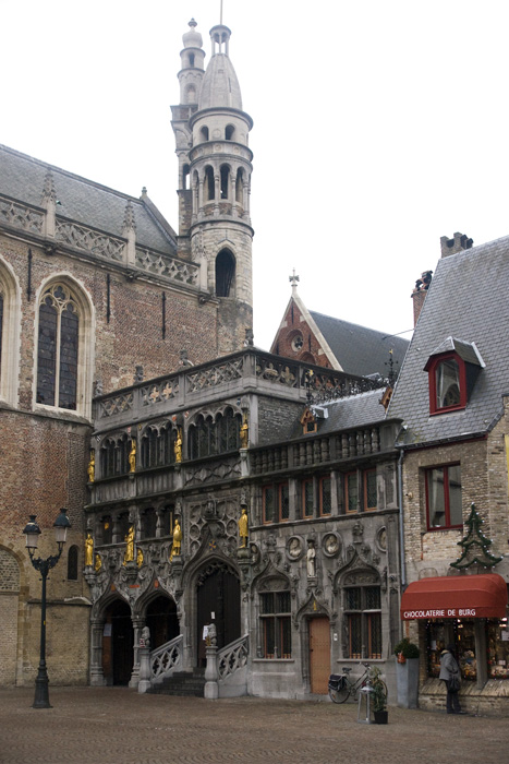 Бельгия - ... и Базилика Святой крови, в которой стоит сосуд с кровью, как считается, Христовой.