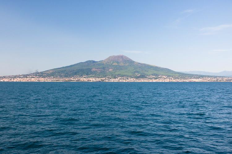 Италия - Везувий - символ Неаполитанского побережья