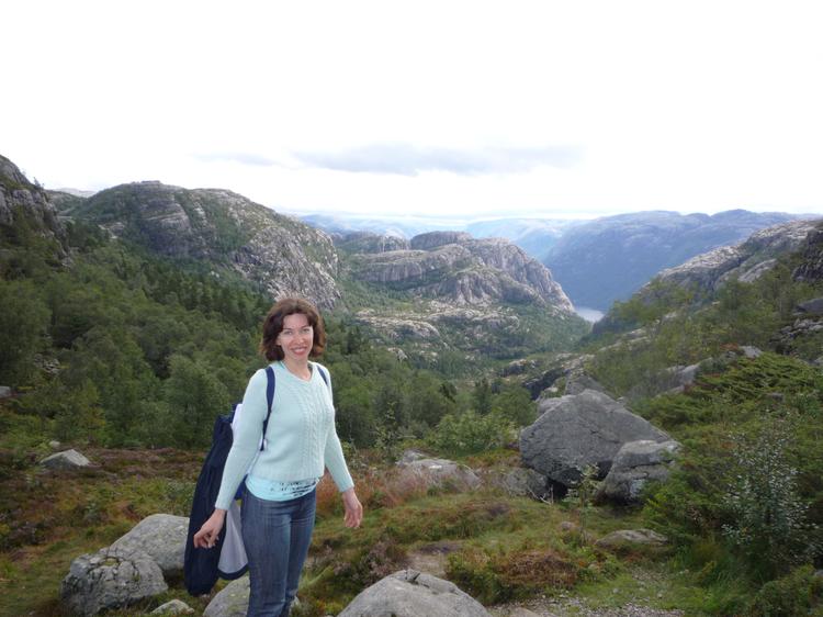 Норвегия - Уже недалеко от скалы...