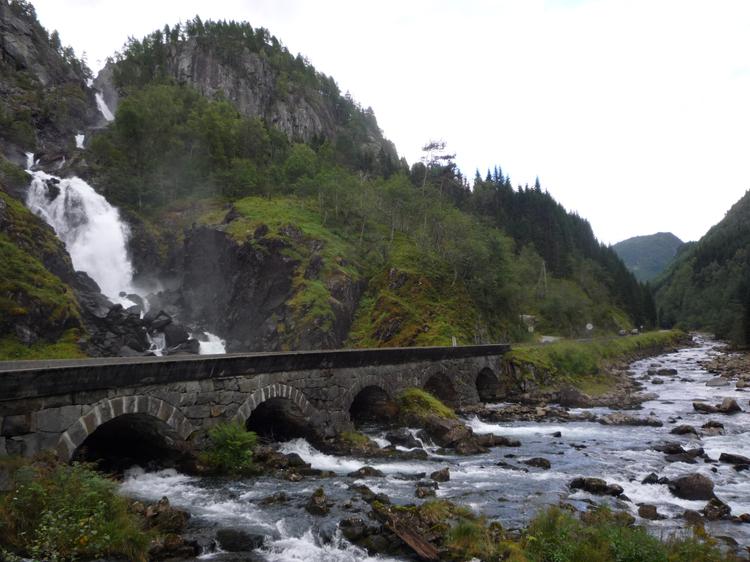 Норвегия - Новый водопад на пути...