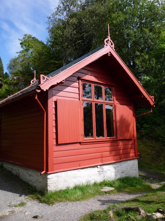 Норвегия - Домик, где Эдвард Григ уединялся чтобы сочинять свою бессмертную музыку.