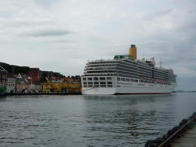 Норвегия - Ставангер - порт для самых больших кораблей.