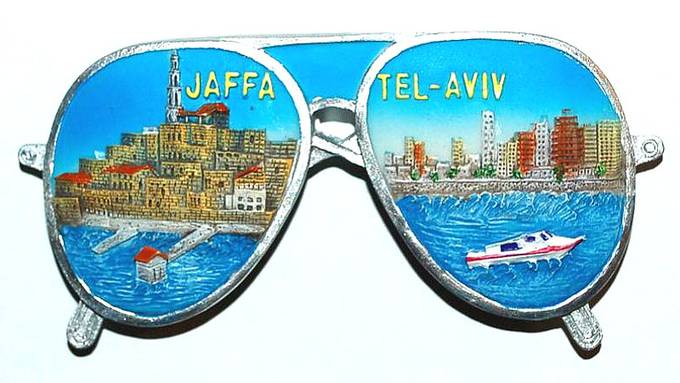 Сувениры из Тель-Авива, Израиль. Сувенир из Тель-Авива в виде магнита в форме солнечых очков.