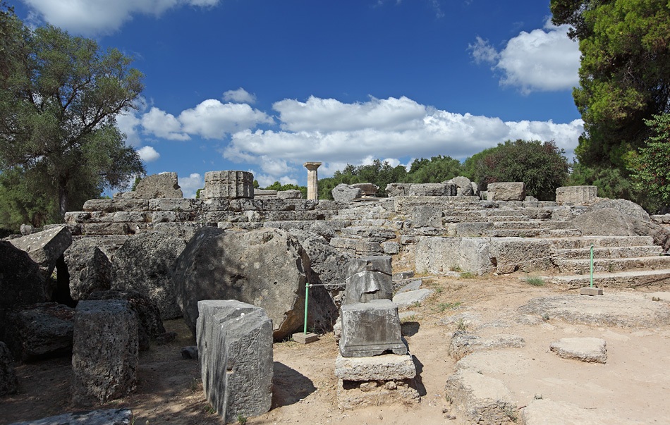 Олимпия Греция святилище. Греция храм Зевса руины. Храм Зевса в Олимпии Греция сейчас. Развалины храма Зевса в Олимпии.