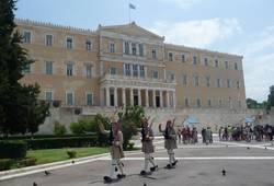 <p>Площадь Синтагма</p> Фото Площадь Синтагма и эвзоны (Афины, Греция)