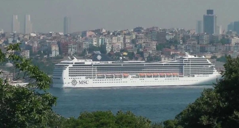 Круизные лайнеры оставили Турцию