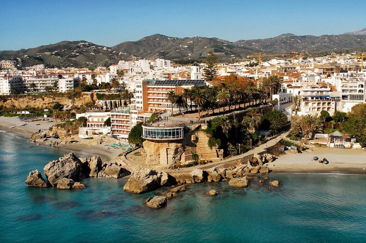 Испания - Город Нерха . Провинция Малага. В 2016 году признан лучшим прибрежном город Испании.