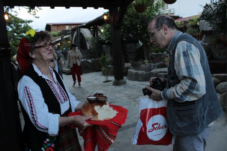 Болгария встречает хлебом-солью