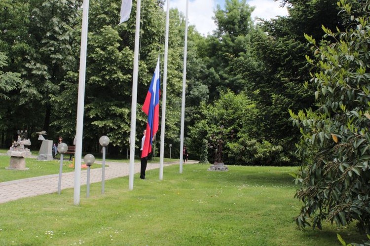 В Хисаре в честь нашего прибытия поднимают российский флаг