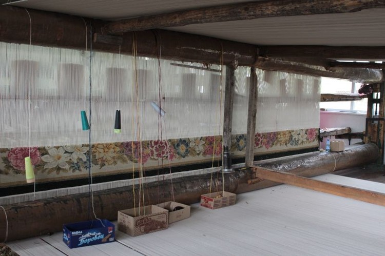 Фабрика ковров в селе Костандово. Работу болгарский мастериц оценили даже в королевском дворце Великобритании