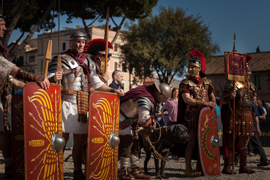 В Риме запретили распивать алкоголь и наряжаться гладиатором