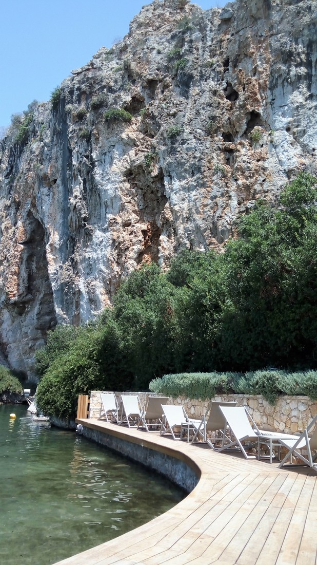 Греция - Шезлонги, зонты, кресла, столики и т.д. - на любой вкус и любой вид отдыха.