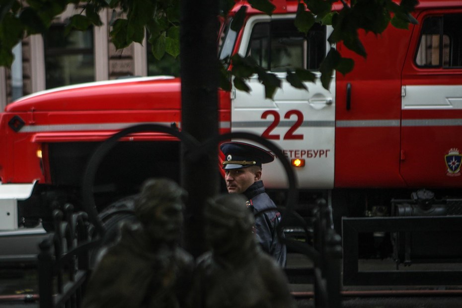 Более 400 туристов эвакуировали из-за пожара гостиницы в Санкт-Петербурге